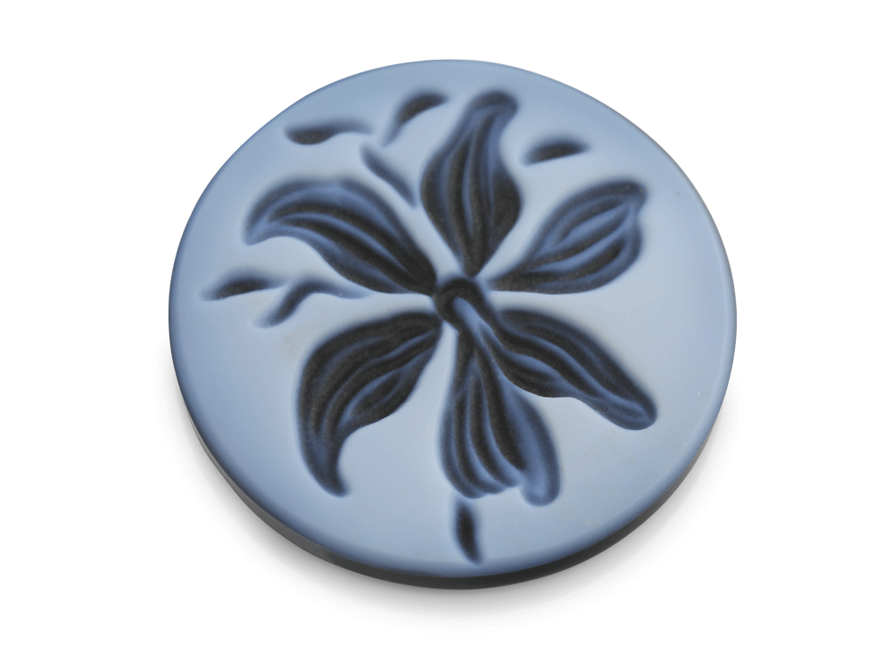 Cameo Black & White Lily 20mm Round 
