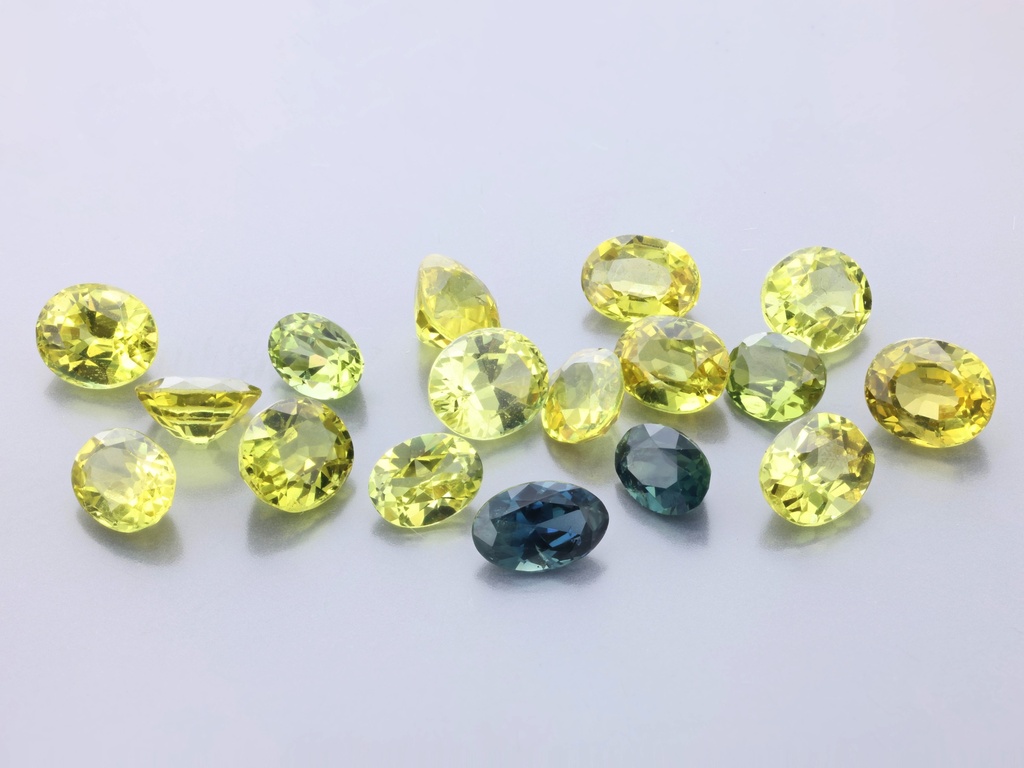 [SMVB0403P1] Parti Sapphire 4x3mm +/- Oval
