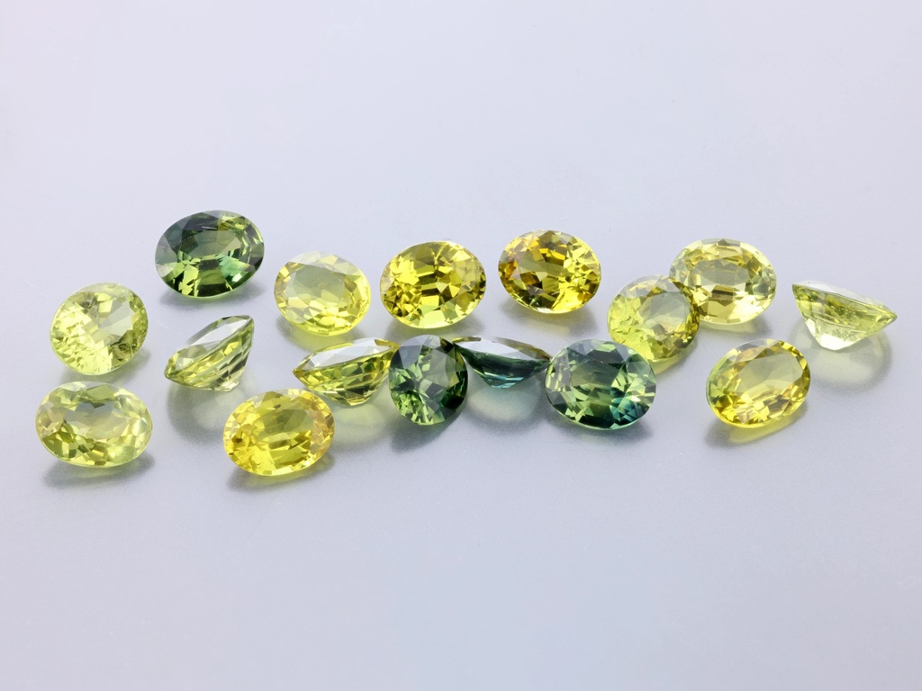 [SMVB0504A] Sapphire Parti 5x4mm Oval Yellow Green