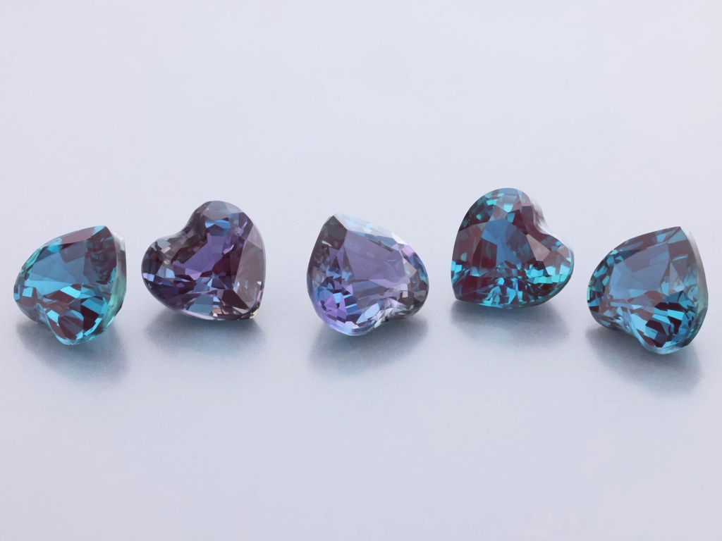[AXCH-05] Synthetic Alexandrite Chrysoberyl Heart Shape