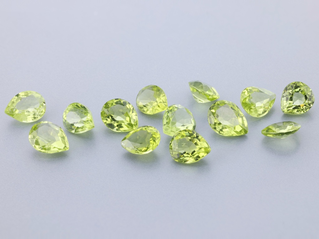 [PRPB0504P1] Peridot Assorted 4.5x3.5mm - 5.5x4.5mm Pear Shape