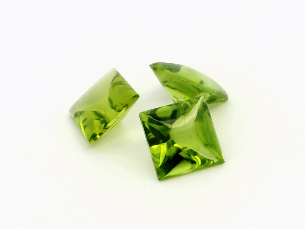 [PRQT0800P1] Peridot 8.00mm Princess Cut Buff Top