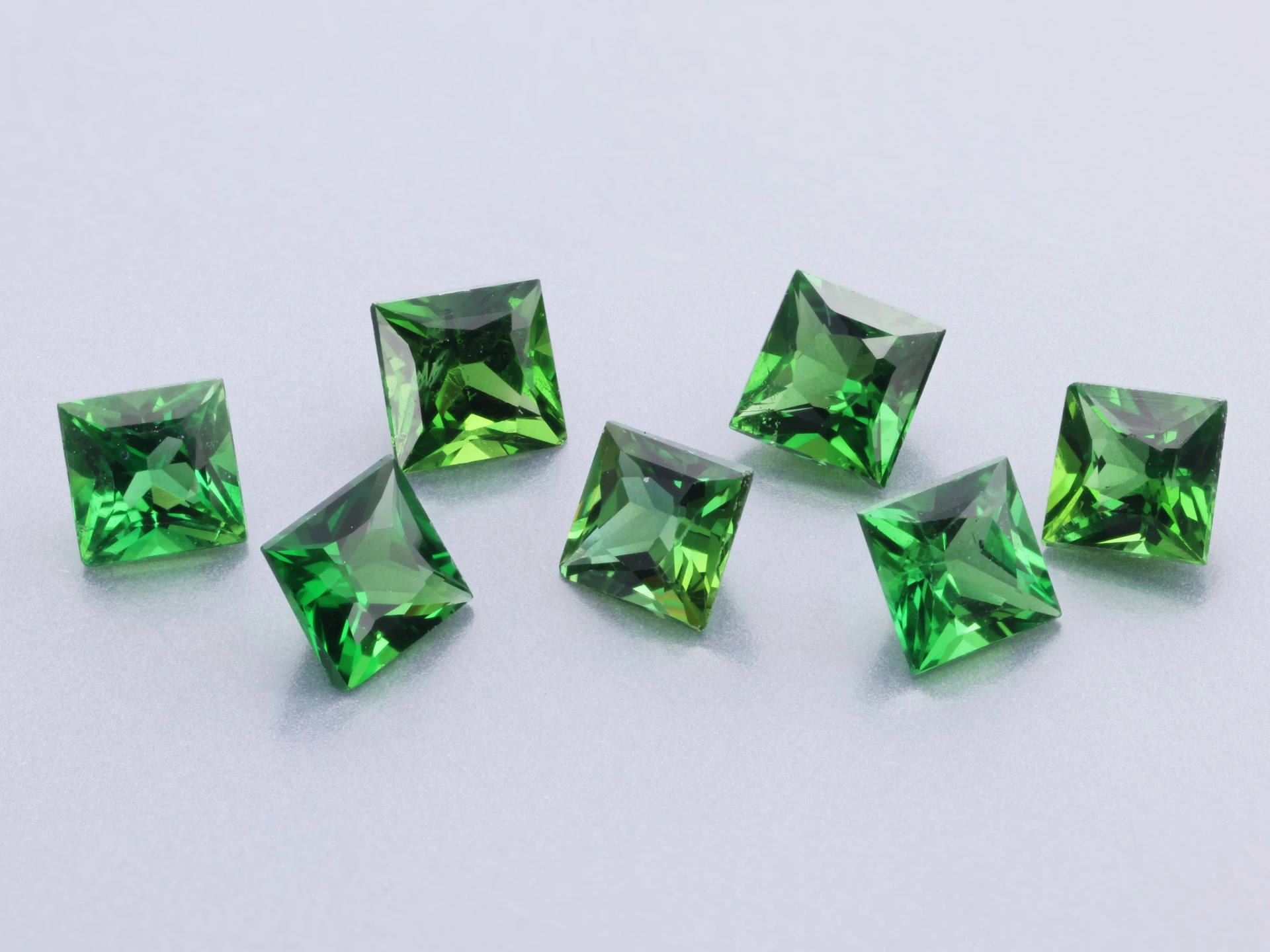 [UGQP0275] Chrome Tourmaline 2.75mm Princess Cut