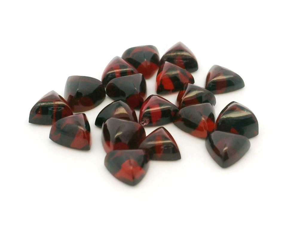[GATC0500P1] Almandine Garnet 5.00mm Trilliant Cabochon
