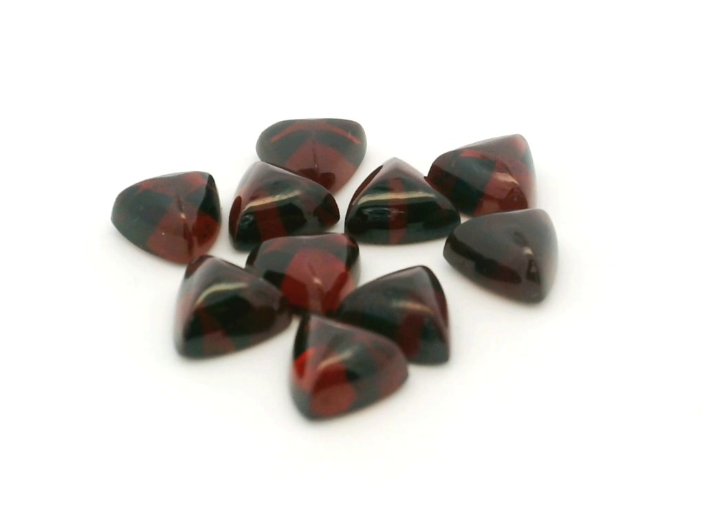 [GATC0600P1] Almandine Garnet 6.00mm Trilliant Cabochon