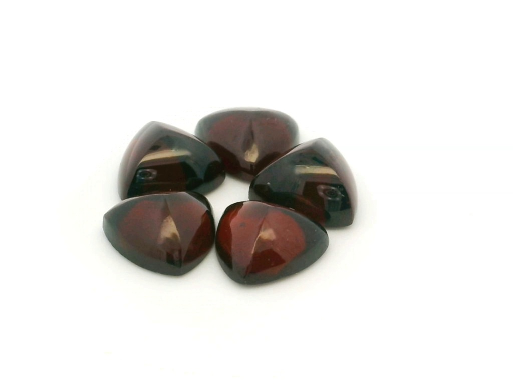 [GATC0800P1] Almandine Garnet 8.00mm Trilliant Cabochon