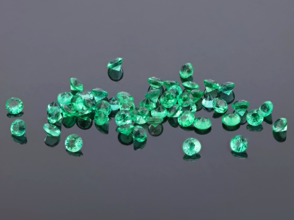 Emerald 1.00mm Round Diamond Cut
