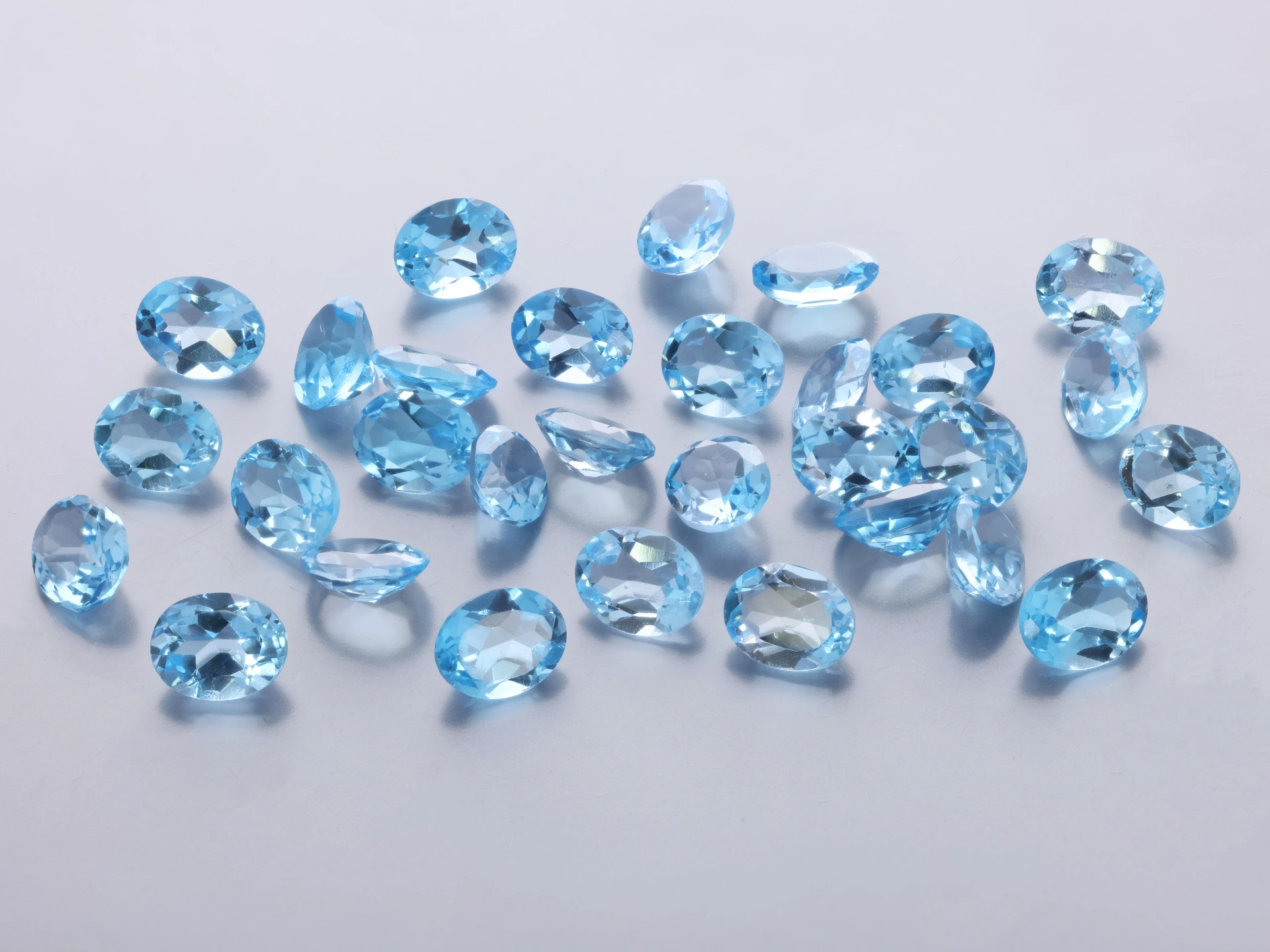[TMVB0504] Topaz 5x4mm Oval Medium Blue