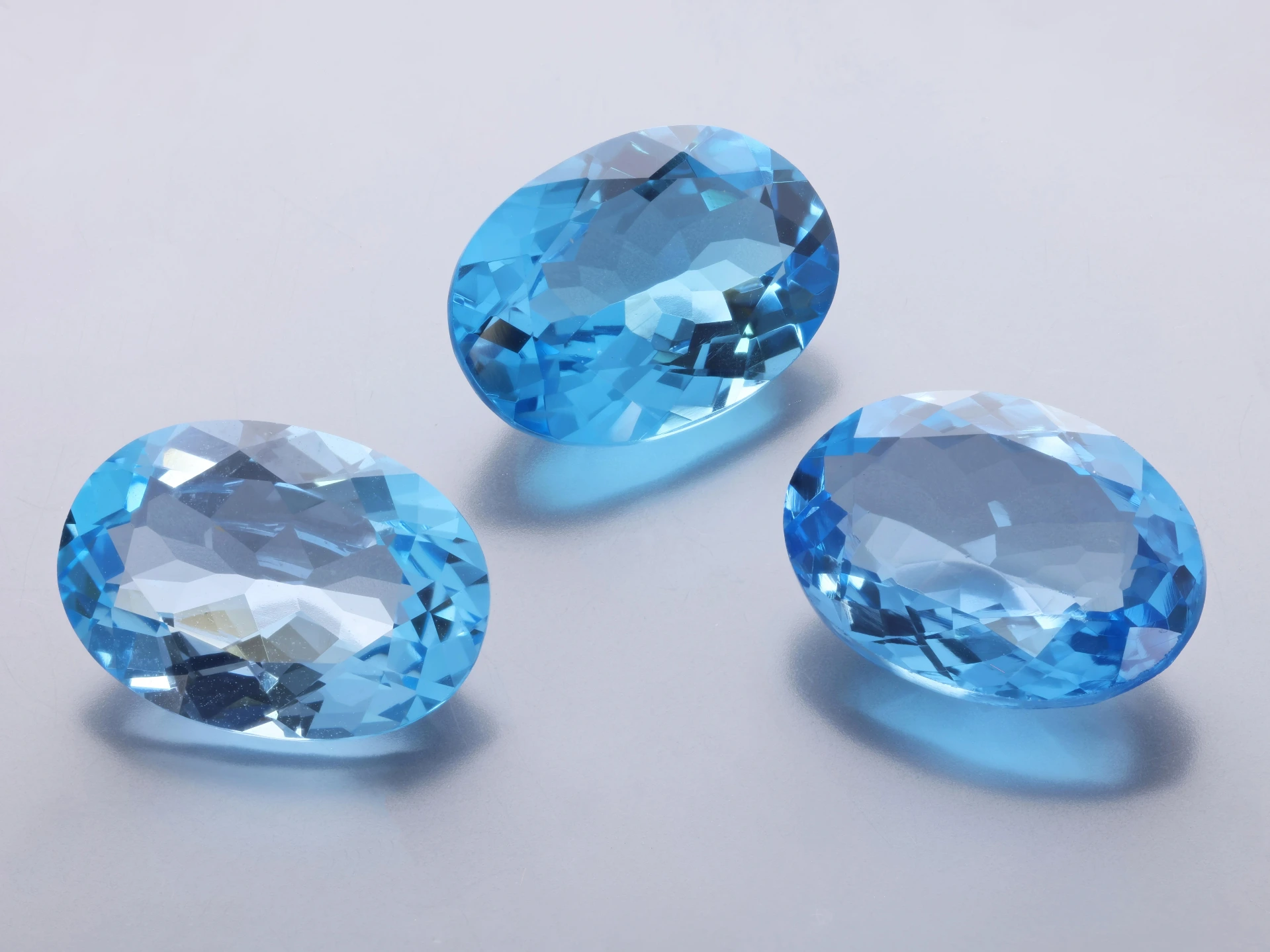 [TMVB1410] Topaz 14x10mm Oval Medium Blue