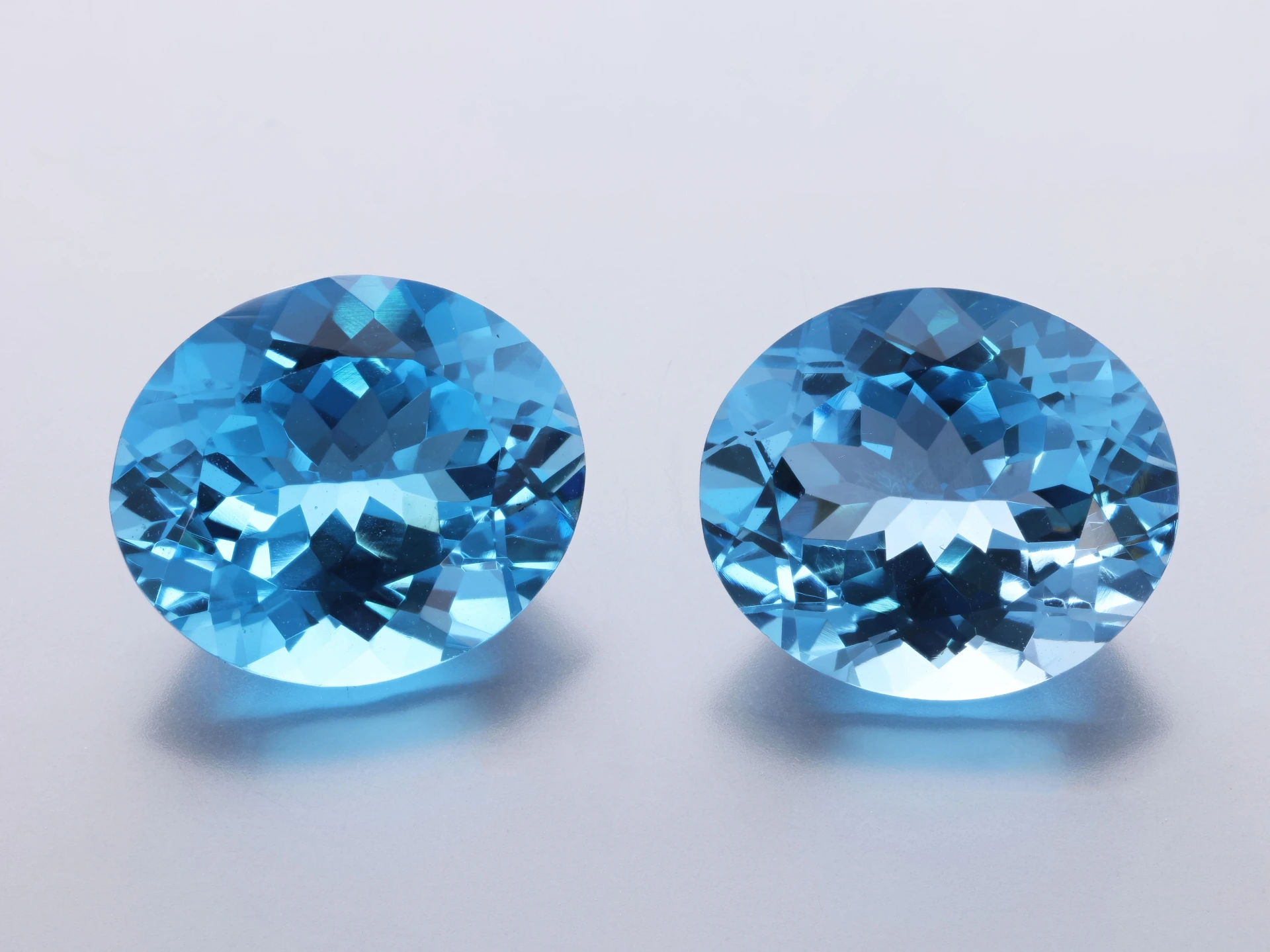 [TMVB1412] Topaz 14x12mm Oval Medium Blue