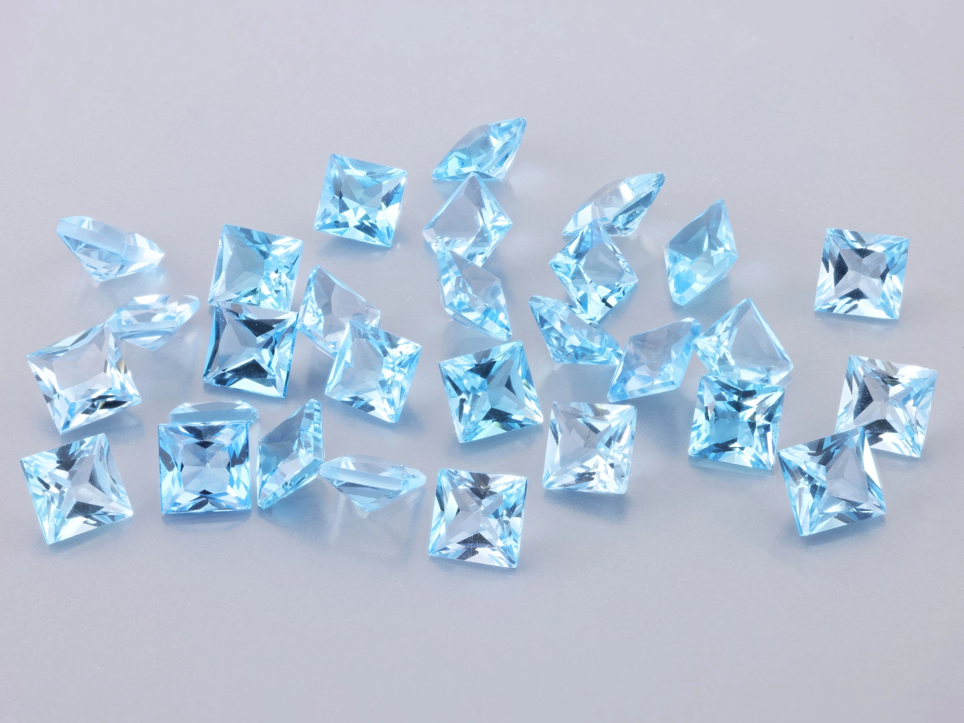 [TMQP0400] Topaz 4.00mm Princess Cut Medium Blue