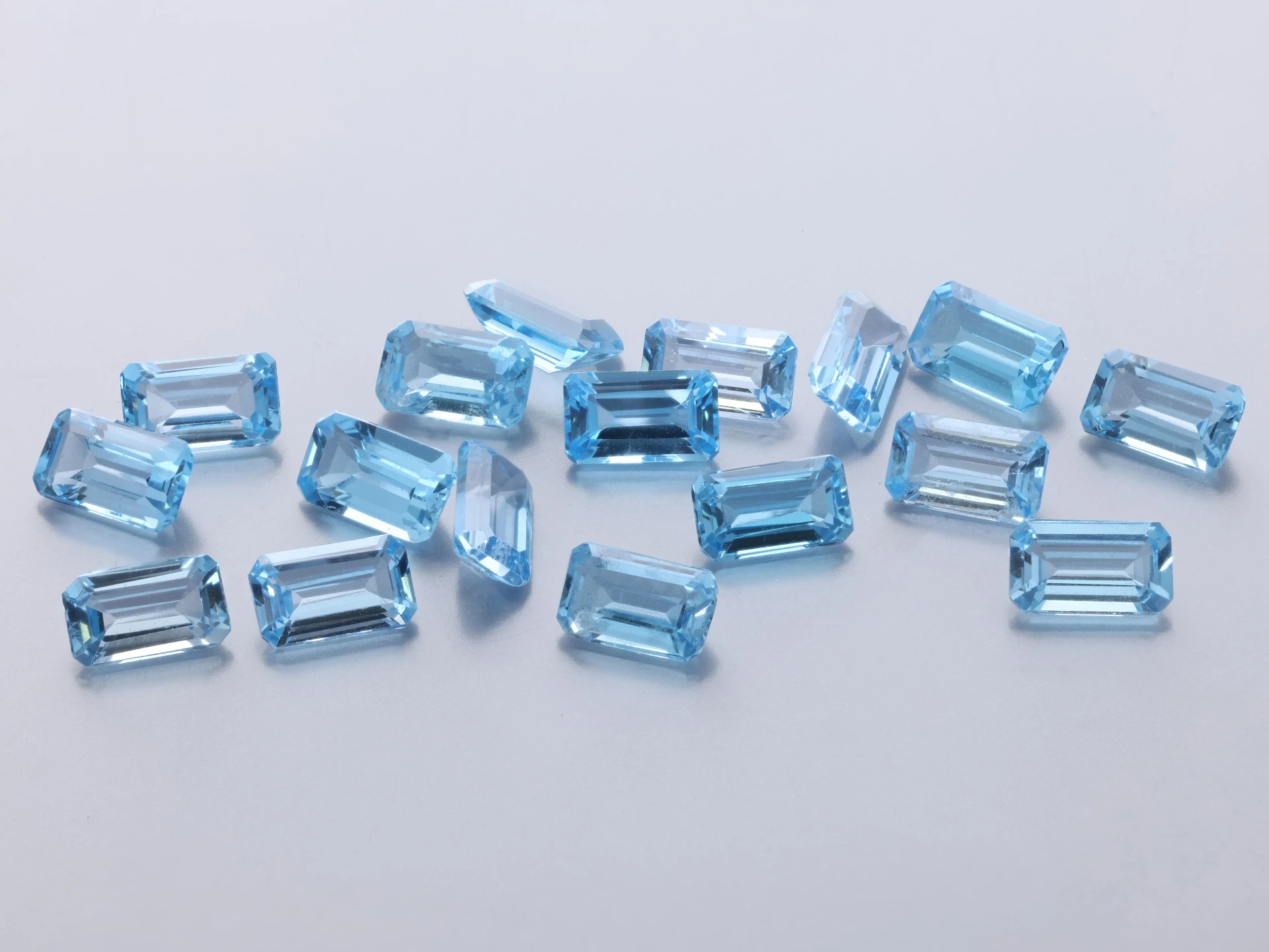 [TMOS0503] Topaz 5x3mm Emerald Cut Medium Blue