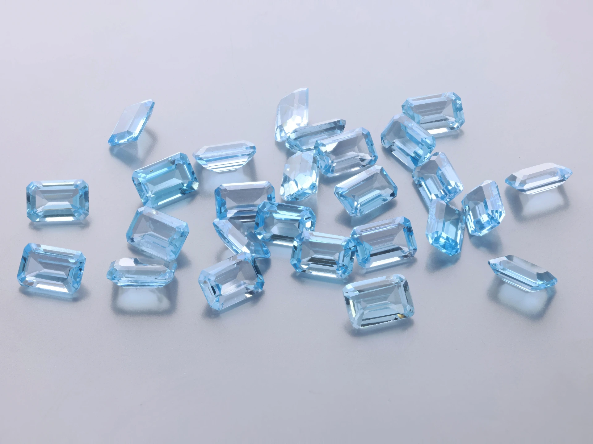[TMOS0604] Topaz 6x4mm Emerald Cut Medium Blue