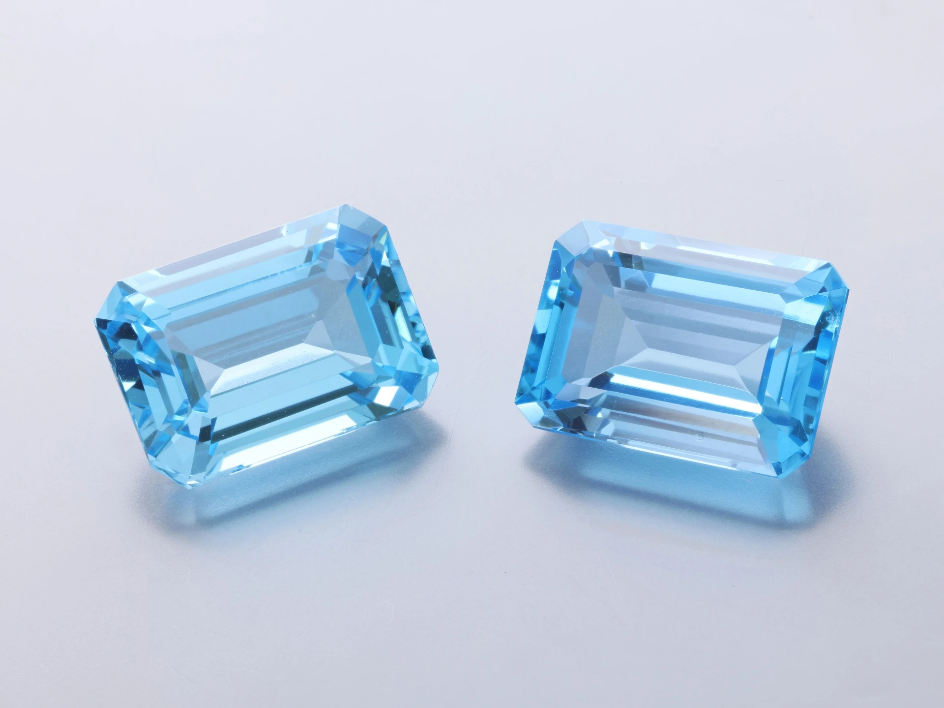 [TMOS1410] Topaz 14x10mm Emerald Cut Medium Blue