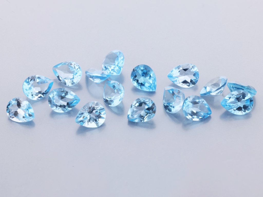 [TMPB0504] Topaz 5x4mm Pear Shape Medium Blue 