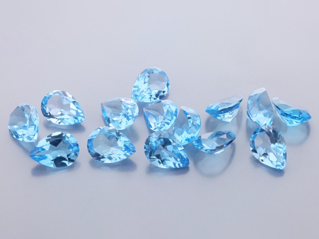 [TMPB0705] Topaz 7x5mm Pear Shape Medium Blue 