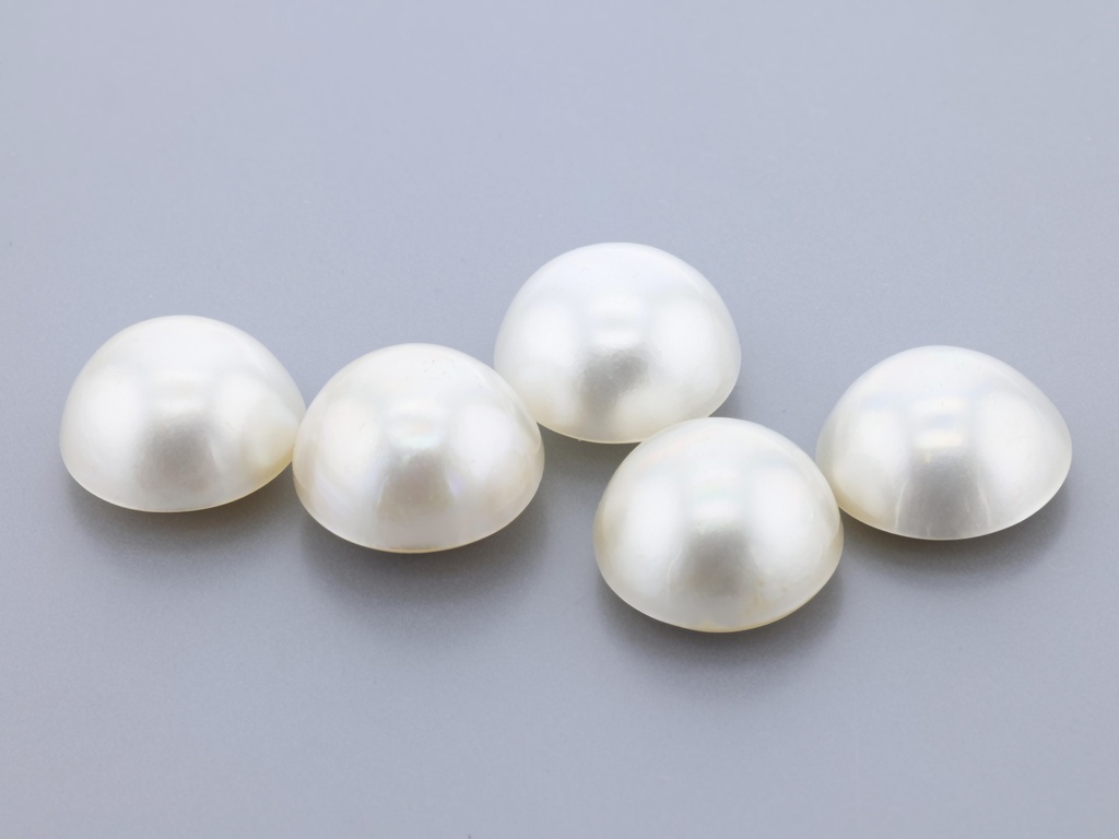 Mabe Pearl 12.5-13mm Round White
