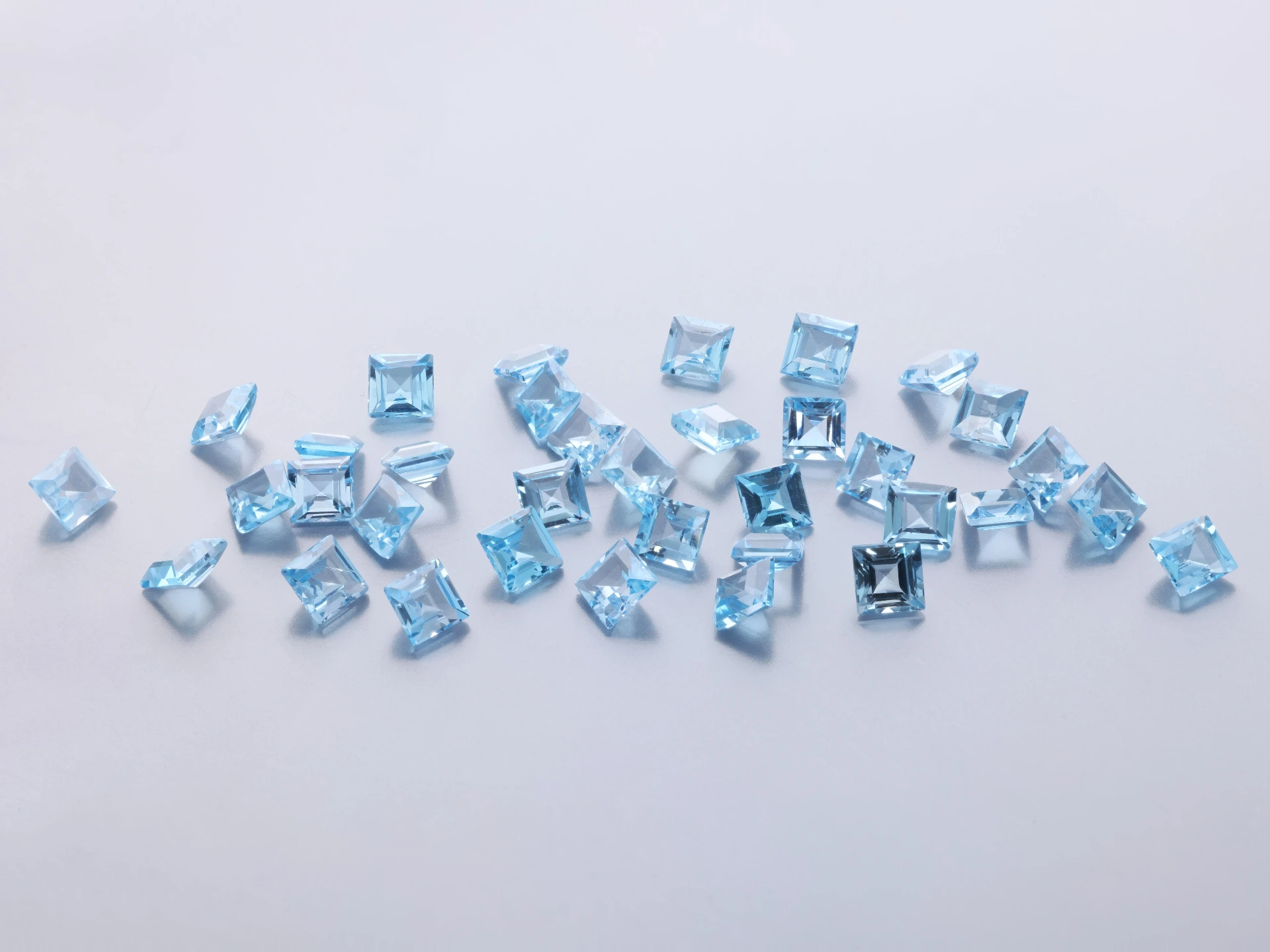 [TMQS0300] Topaz 3.00mm Carre Cut Medium Blue