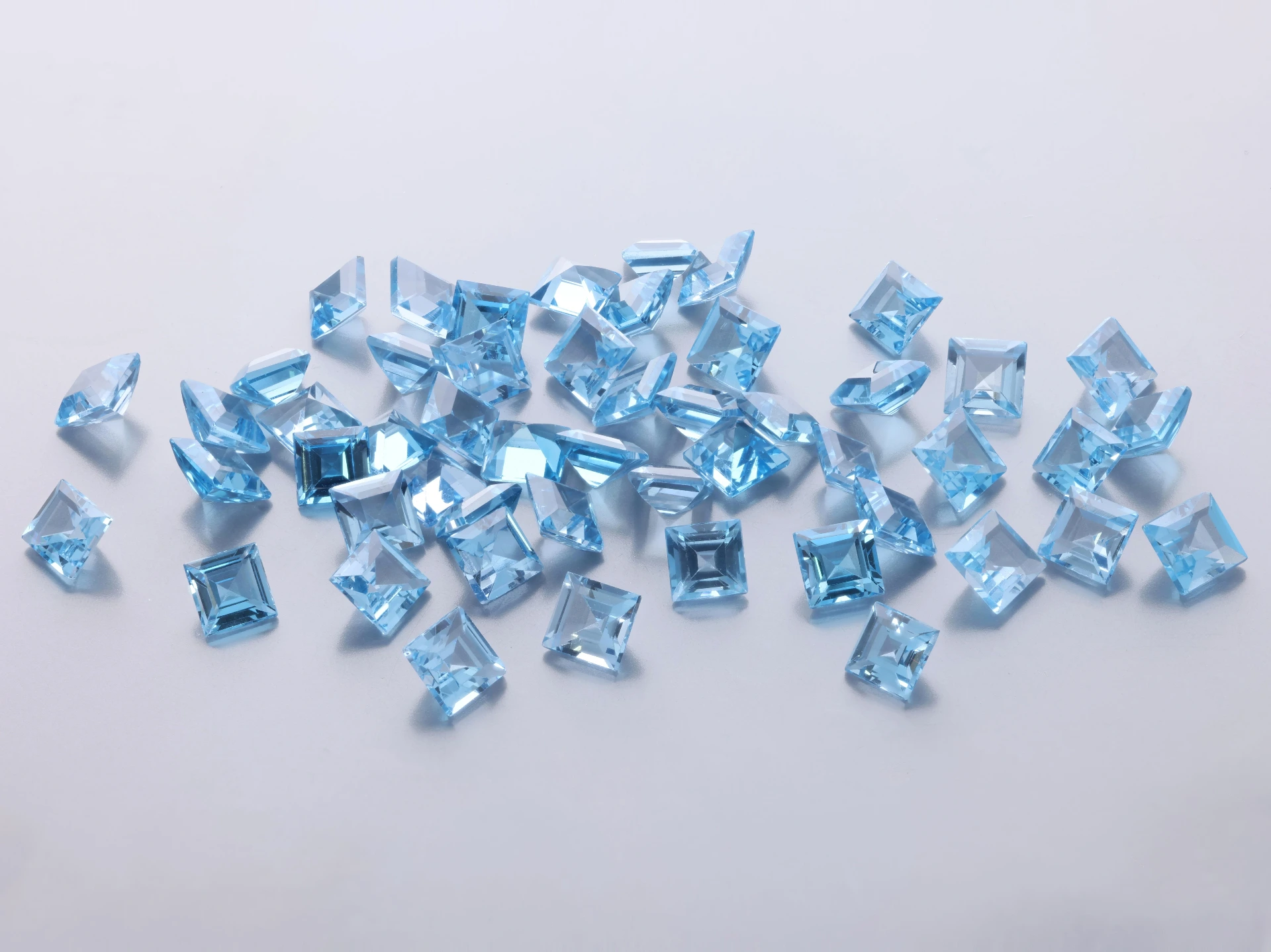 [TMQS0350] Topaz 3.50mm Carre Cut Medium Blue