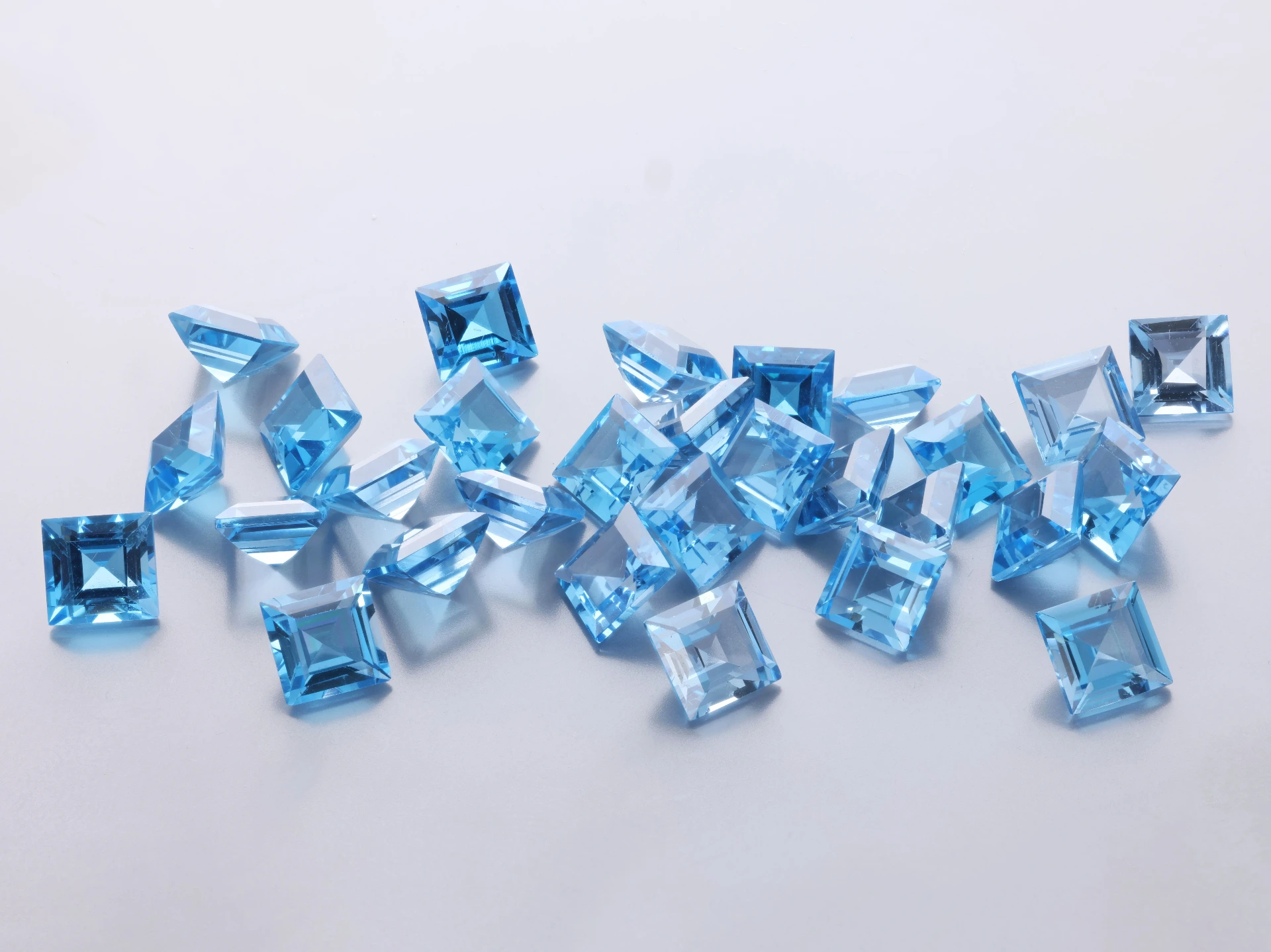 [TMQS0500] Topaz 5.00mm Carre Cut Medium Blue