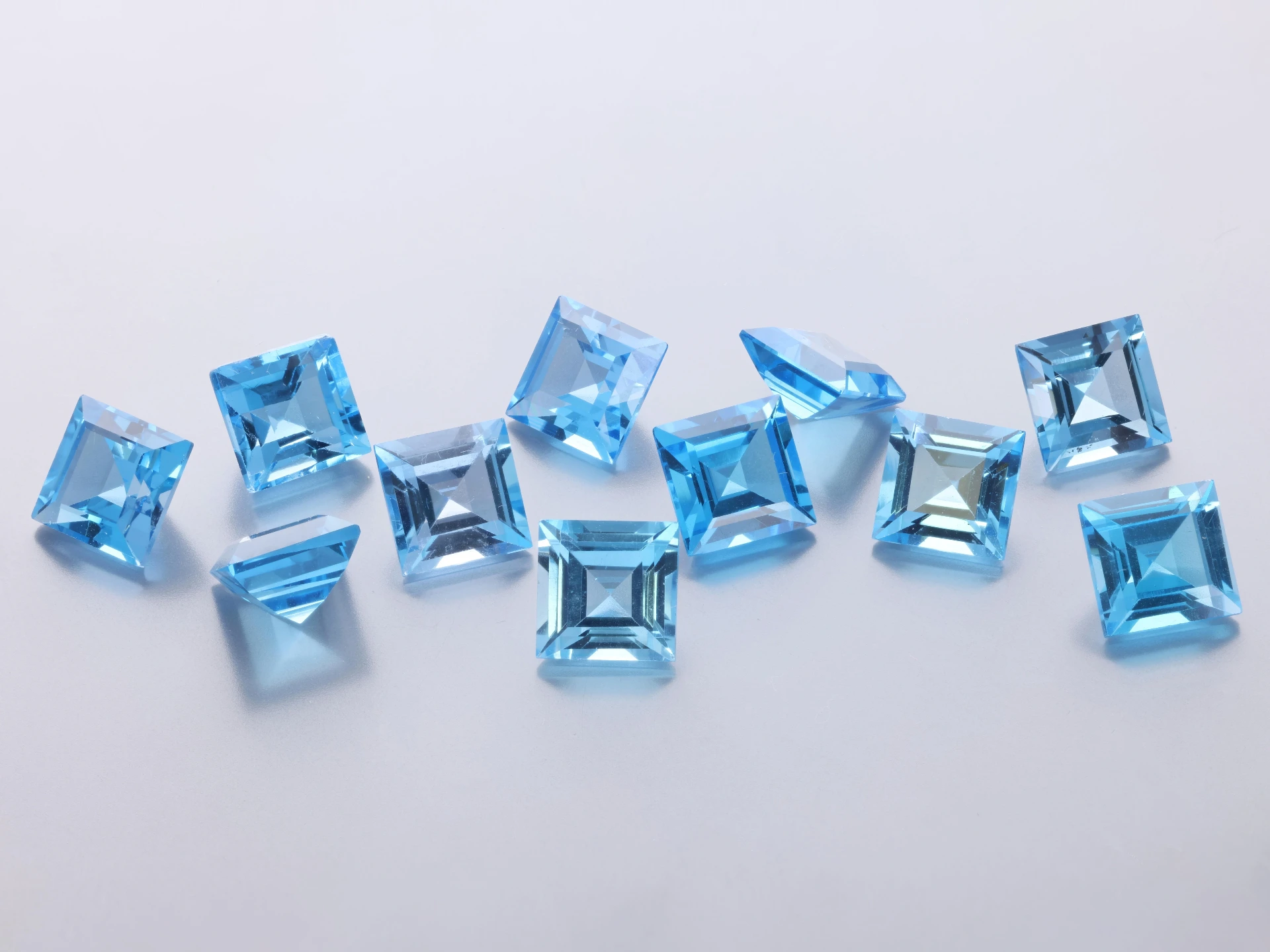[TMQS0600] Topaz 6.00mm Carre Cut Medium Blue