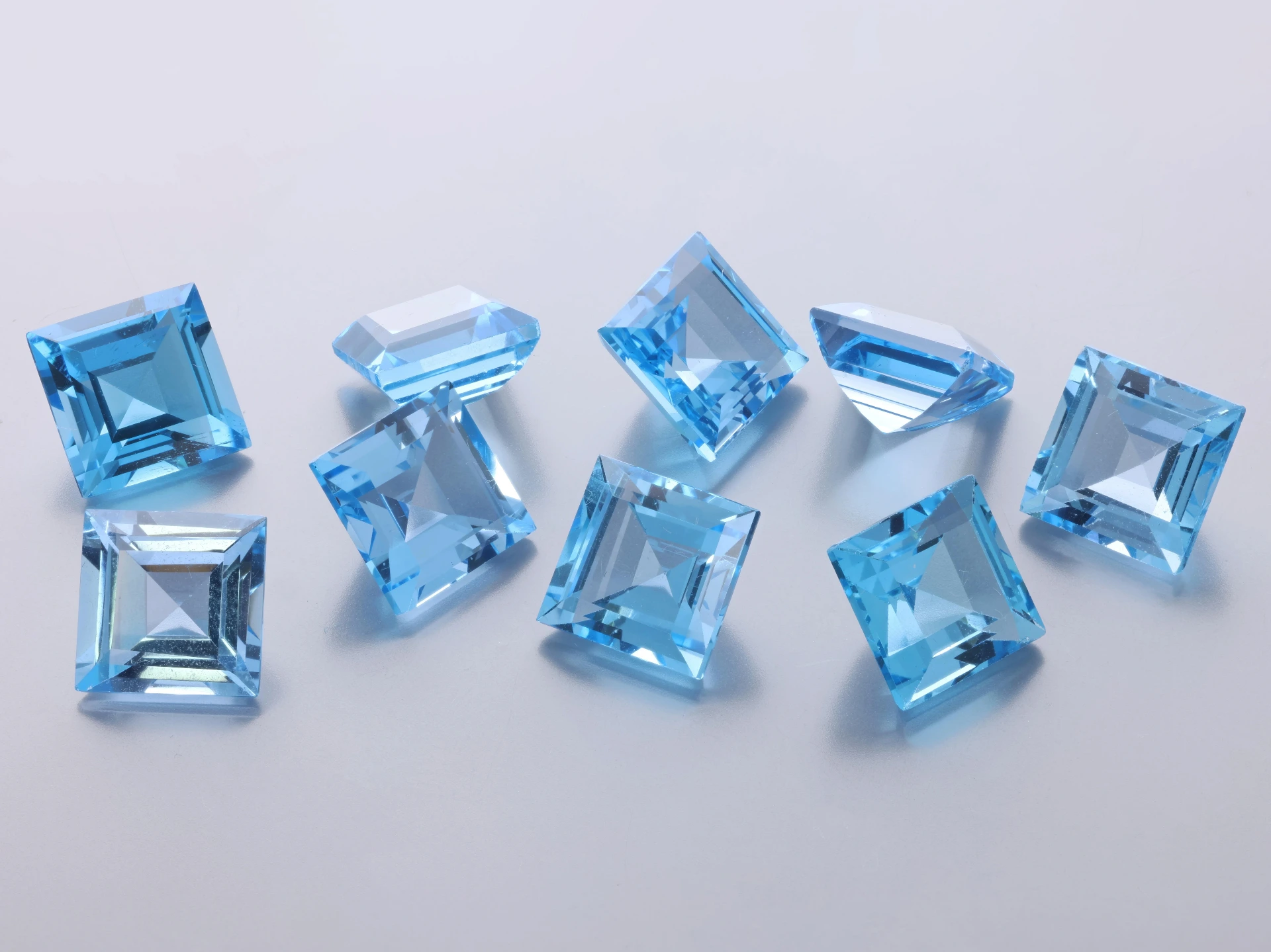 [TMQS0800] Topaz 8.00mm Carre Cut Medium Blue