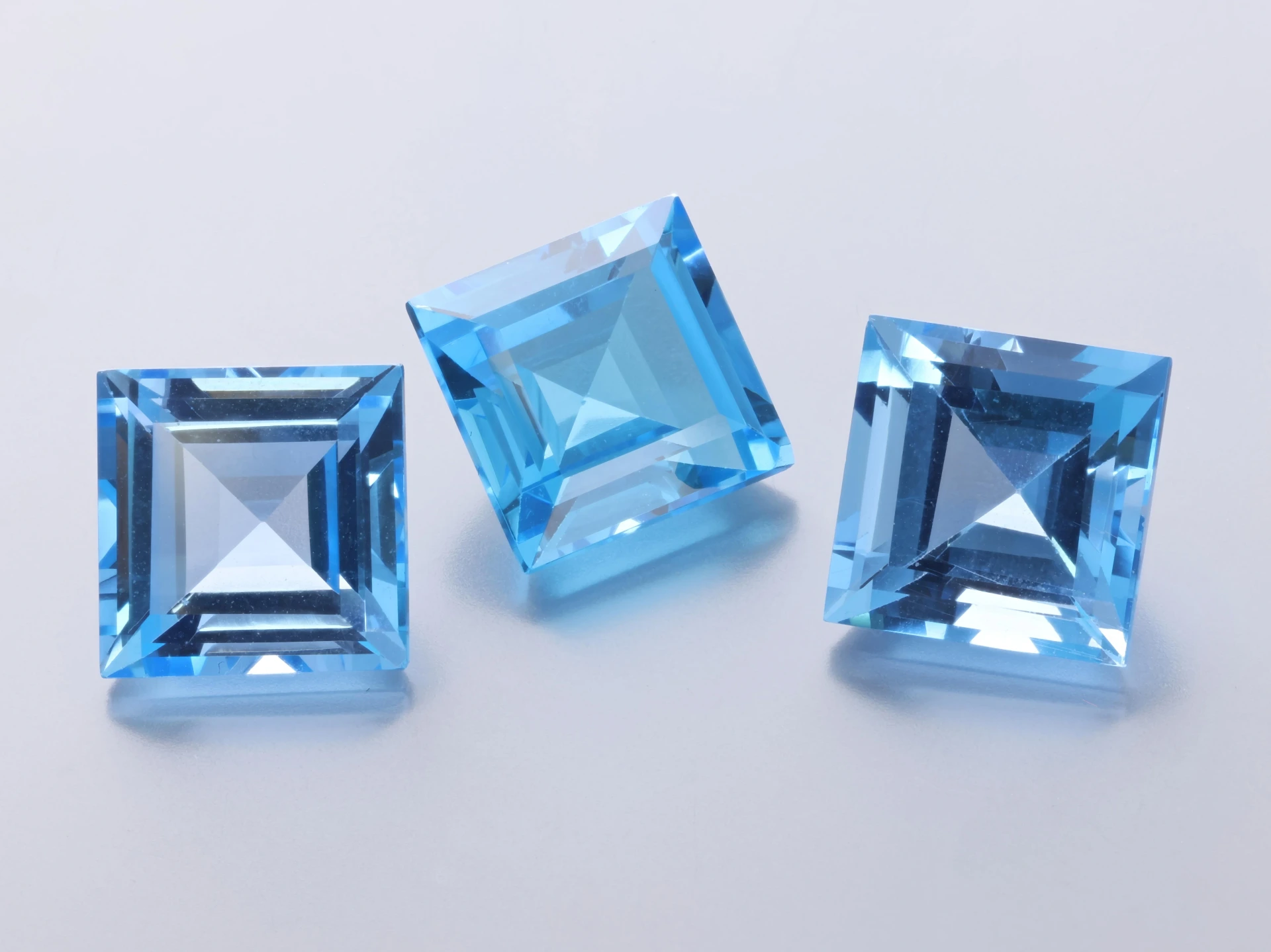 [TMQS0900] Topaz 9.00mm Carre Cut Medium Blue