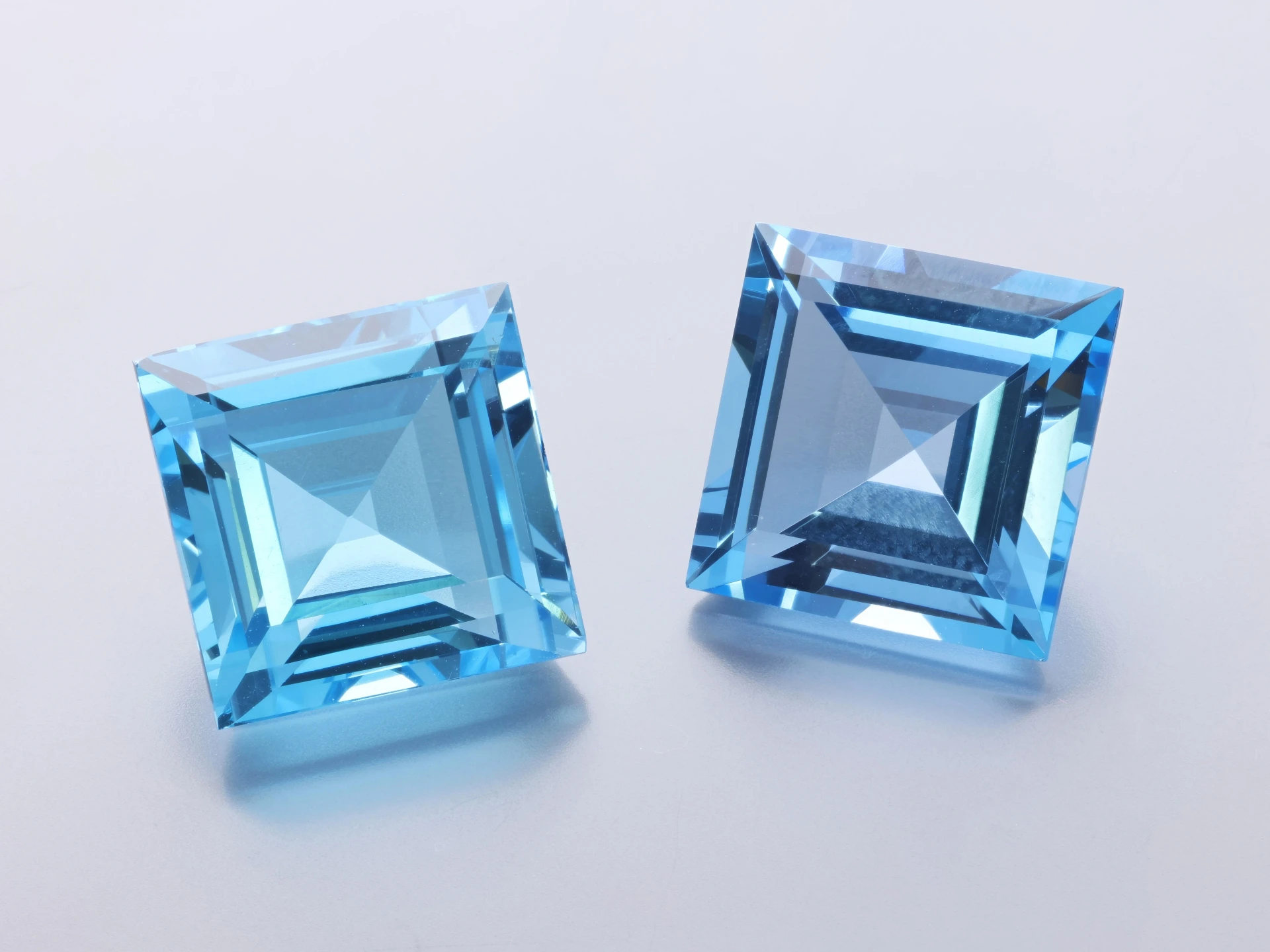 [TMQS1200] Topaz 12mm Carre Cut Medium Blue