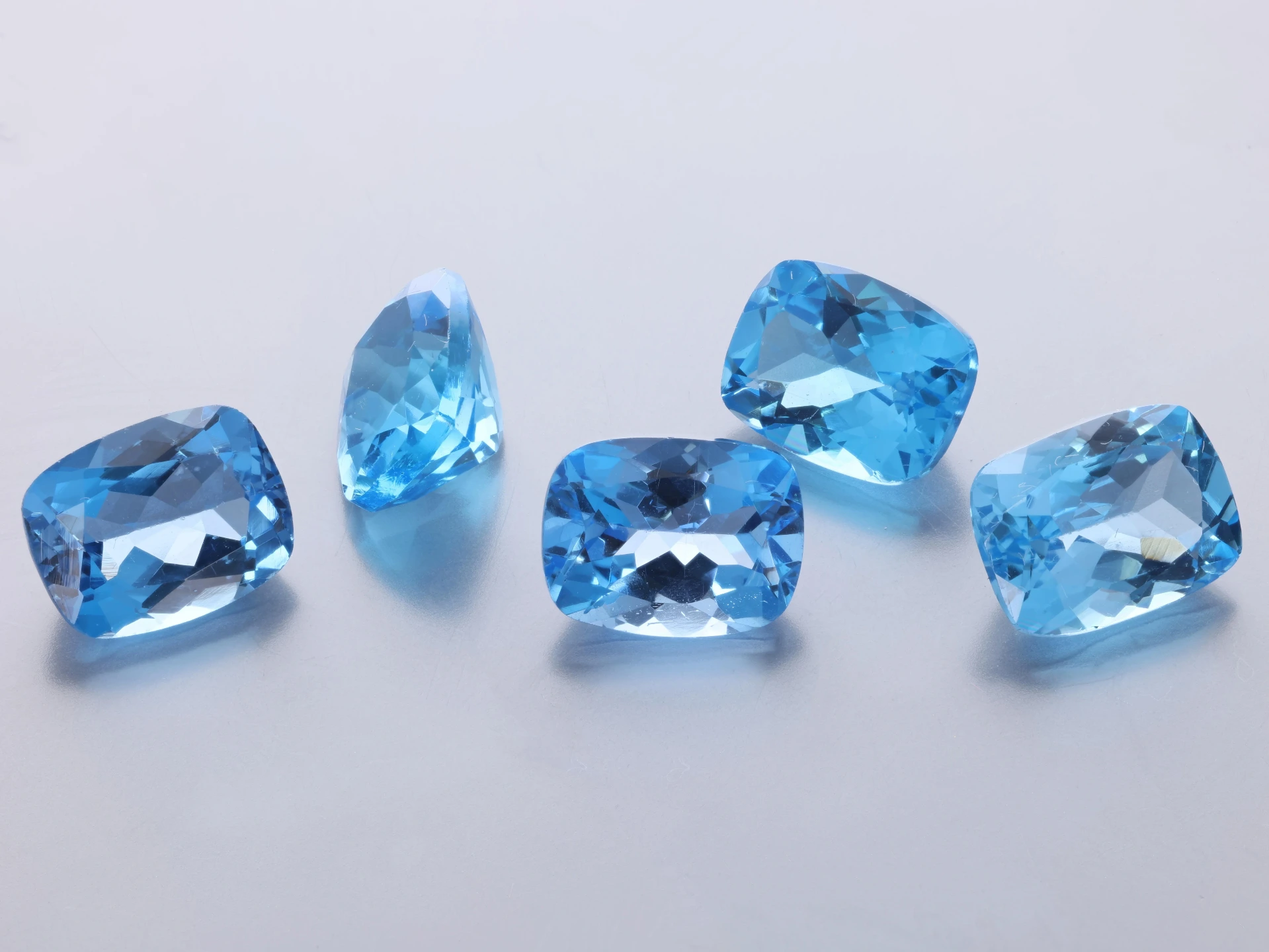 [TMAB0907] Topaz 9x7mm Cushion Medium Blue