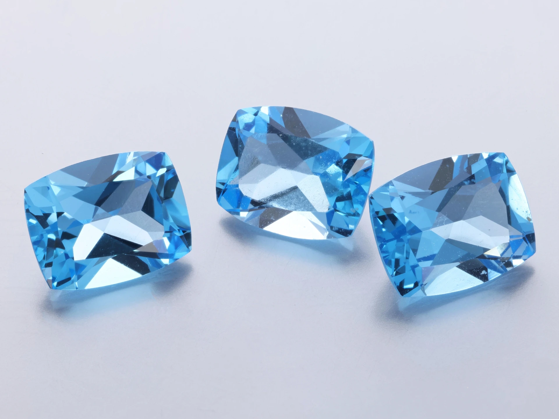 [TMAB1008] Topaz 10x8mm Cushion Medium Blue