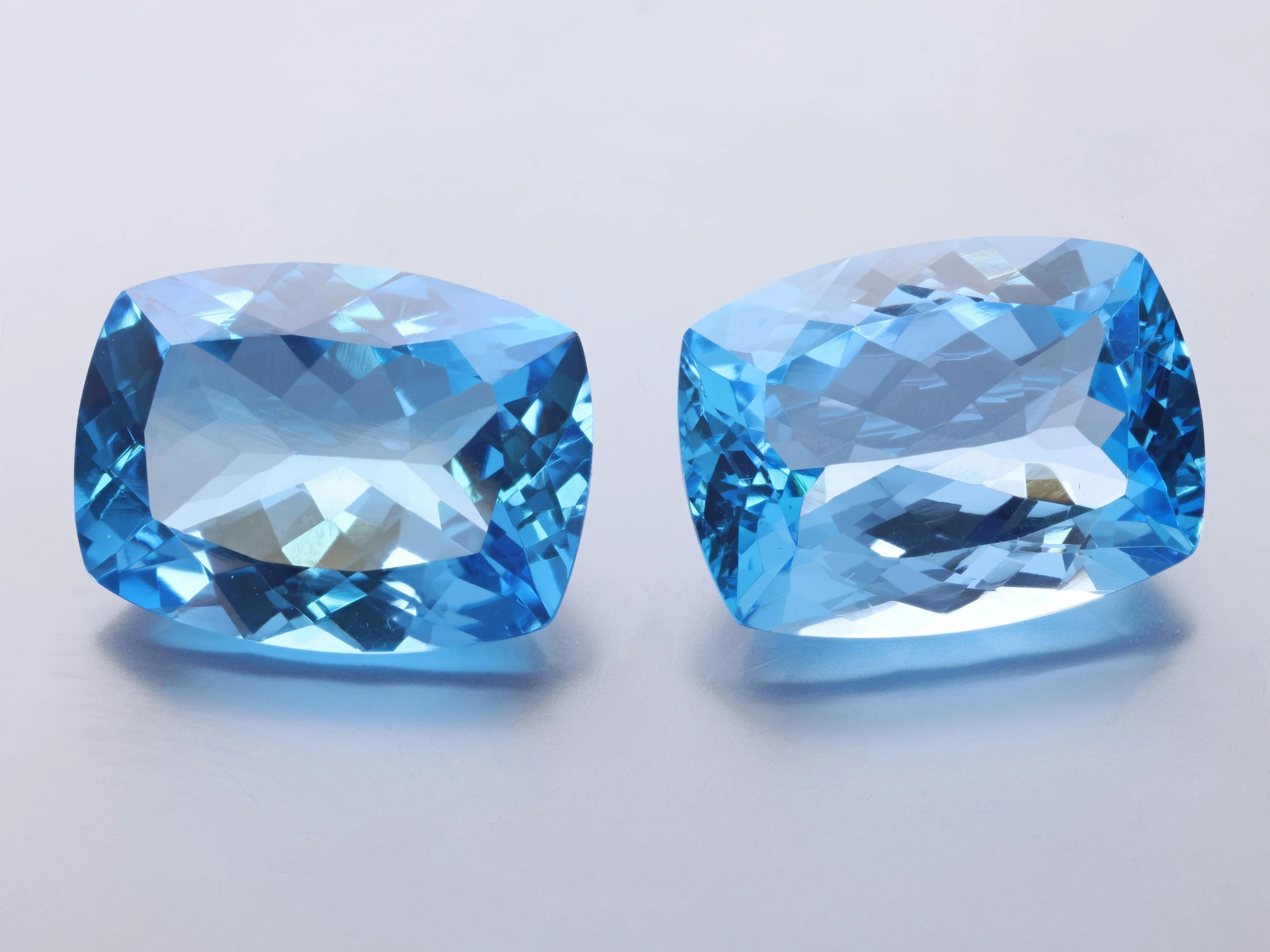 [TMAB2015] Topaz 20x15mm Cushion Medium Blue