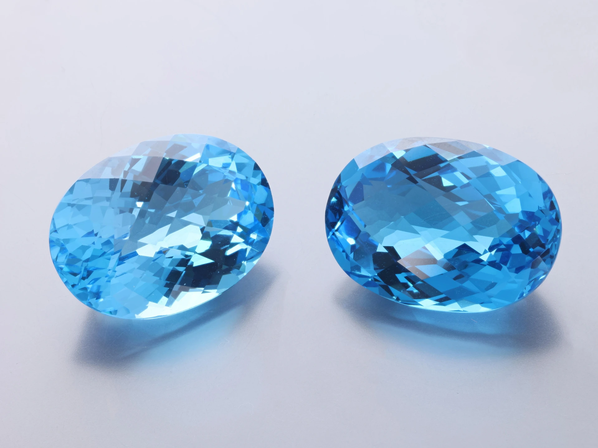 [TMVH1813] Topaz  18x13mm Oval Chequerboard Medium Blue 