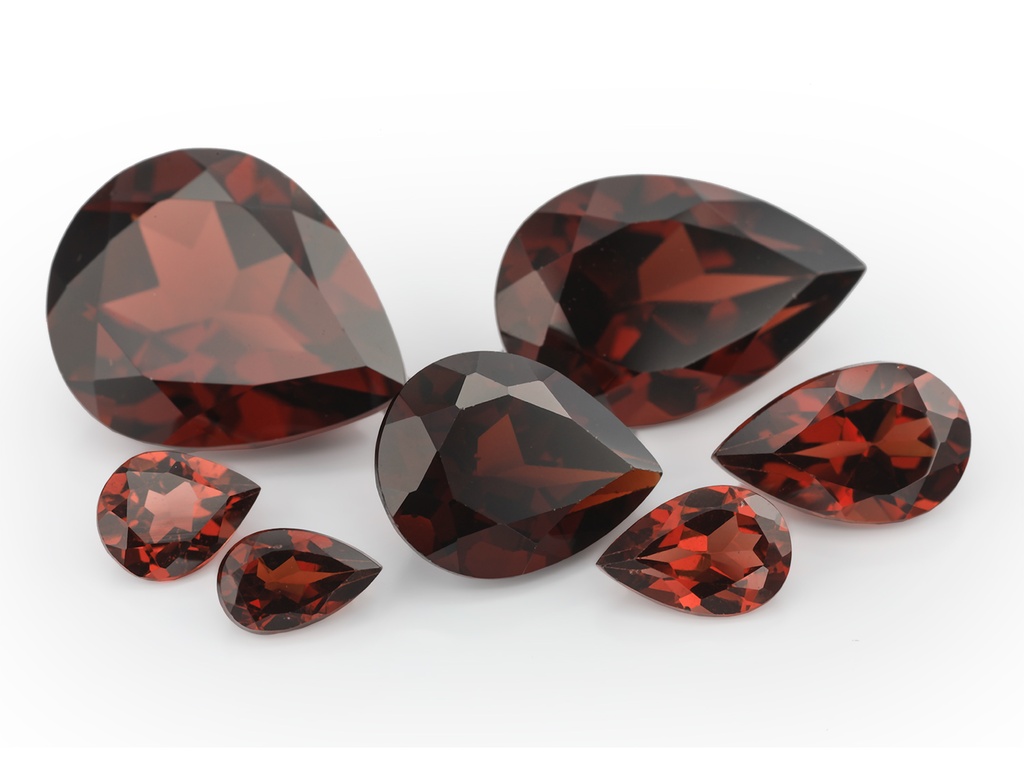 [GAPB0403] Almandine Garnet 4x3mm Pear Shaped 