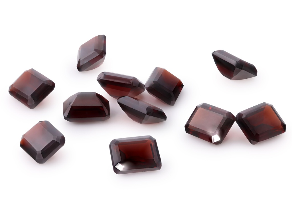 [GPOS0504] Pyrope Garnet 5x4mm Emerald Cut 