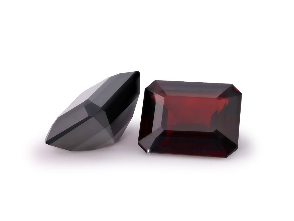[GPOS1109] Pyrope Garnet 11x9mm Emerald Cut 