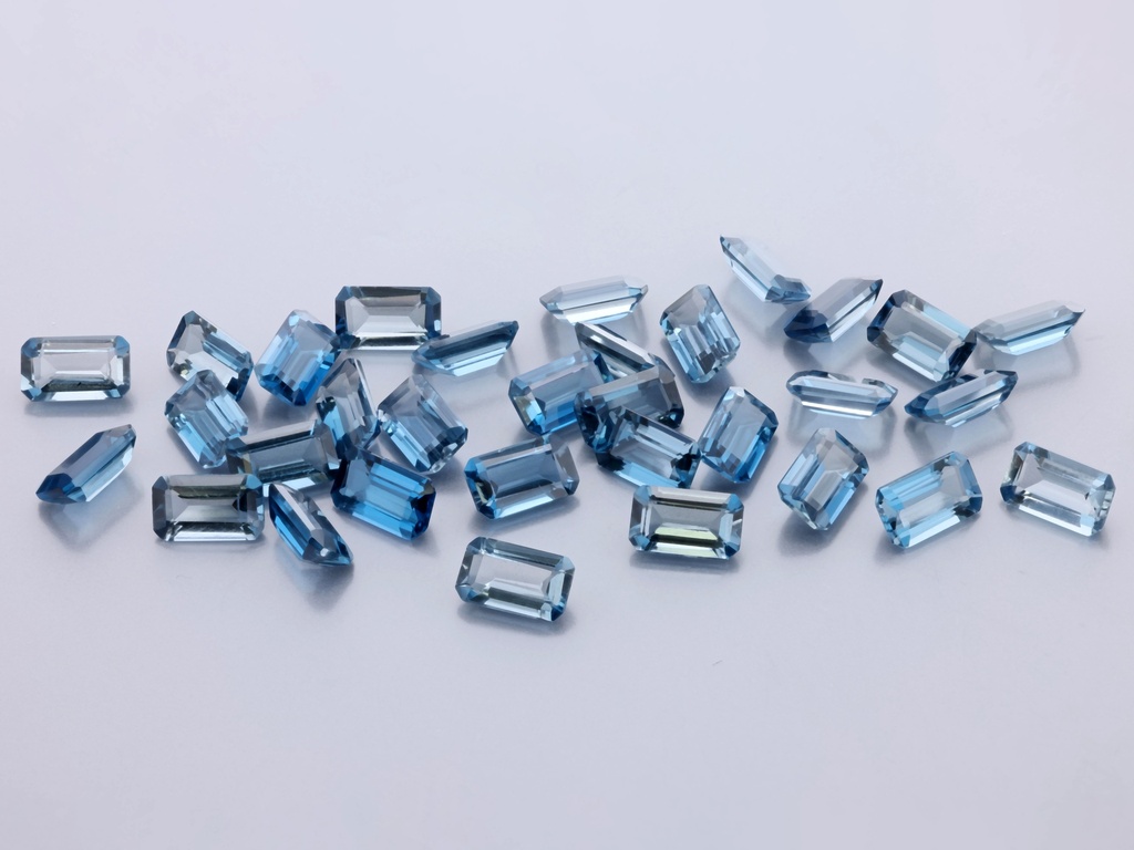 [TLOS0503] London Blue Topaz 5x3mm Emerald Cut