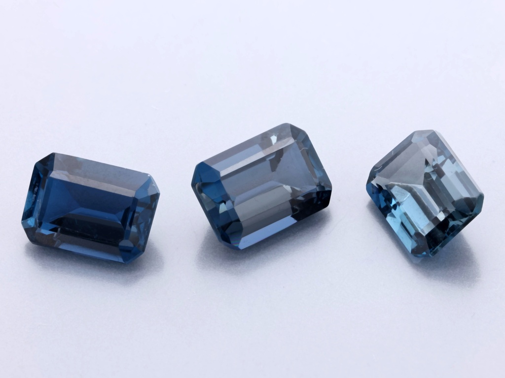 [TLOS0705] London Blue Topaz 7x5mm Emerald Cut