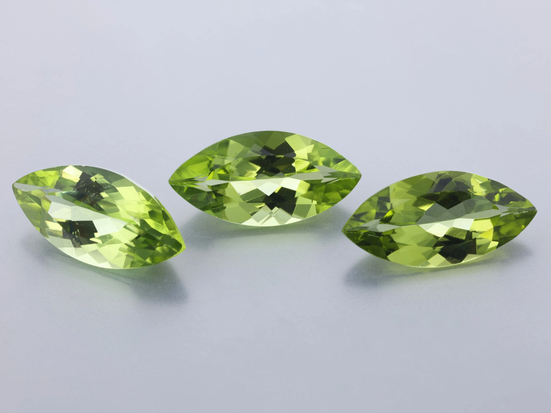 Peridot 12x6mm Marquise