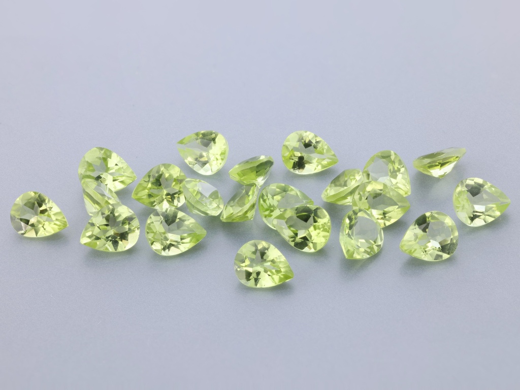 [PRPB0504] Peridot 5x4mm Pear Shape