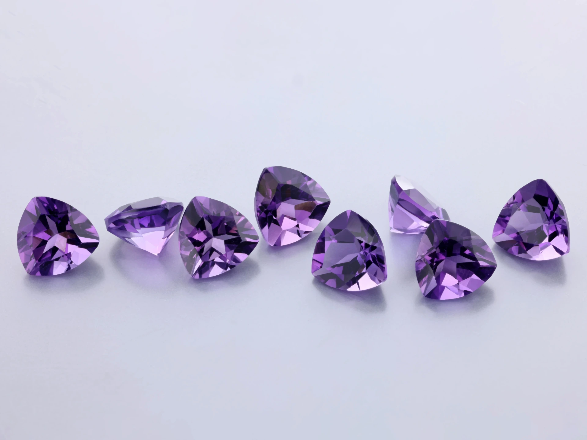 [QATB0700D] Amethyst 7.00mm Trilliant Dark