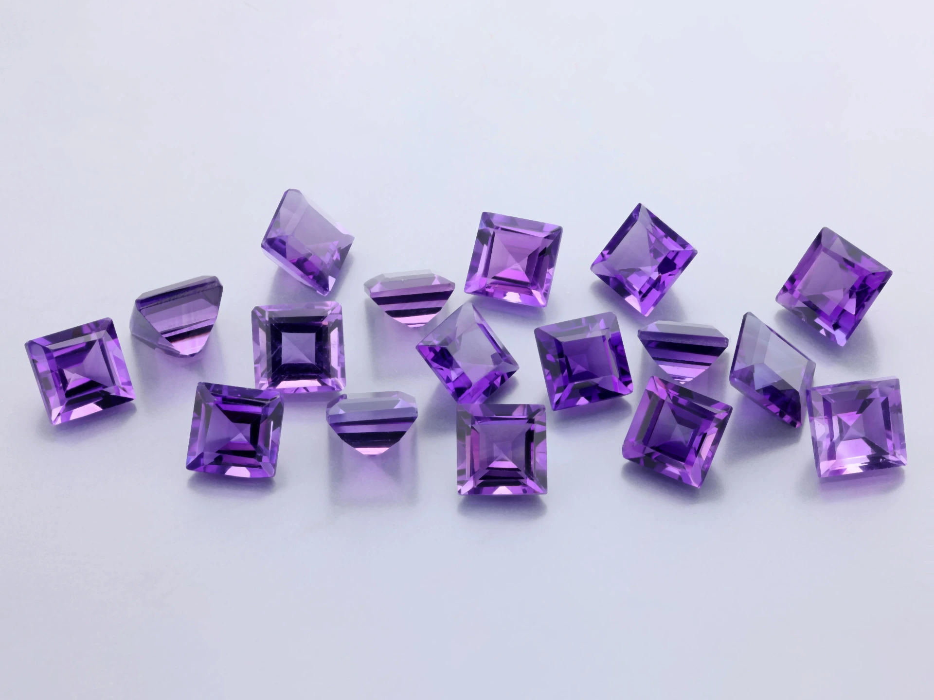[QAQS0500D] Amethyst 5.00mm Carre Cut Dark