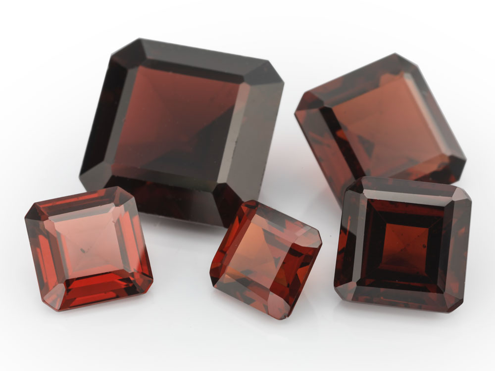 [GAOS0700] Almandine Garnet 7.00mm Square Emerald Cut