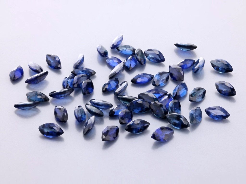 [SAMB0402B] Australian Sapphire 4x2mm Marquise Blue