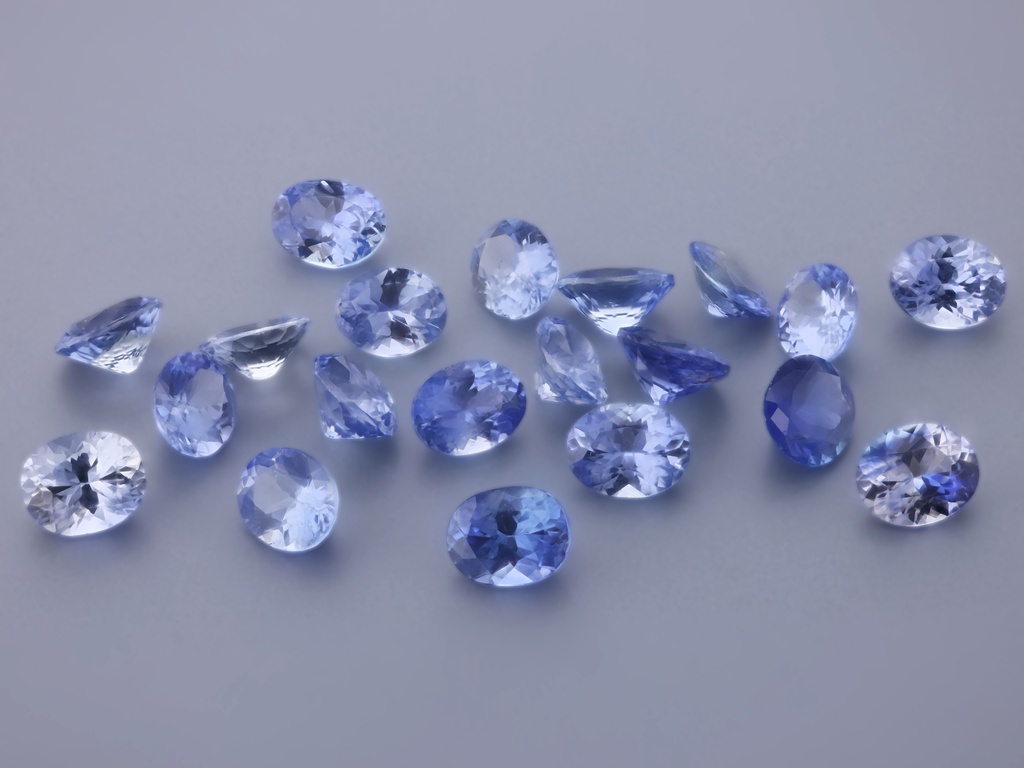 [SCVB0504P1] Ceylon Sapphire 5x4mm Oval Light to Mid Blue UNHEATED