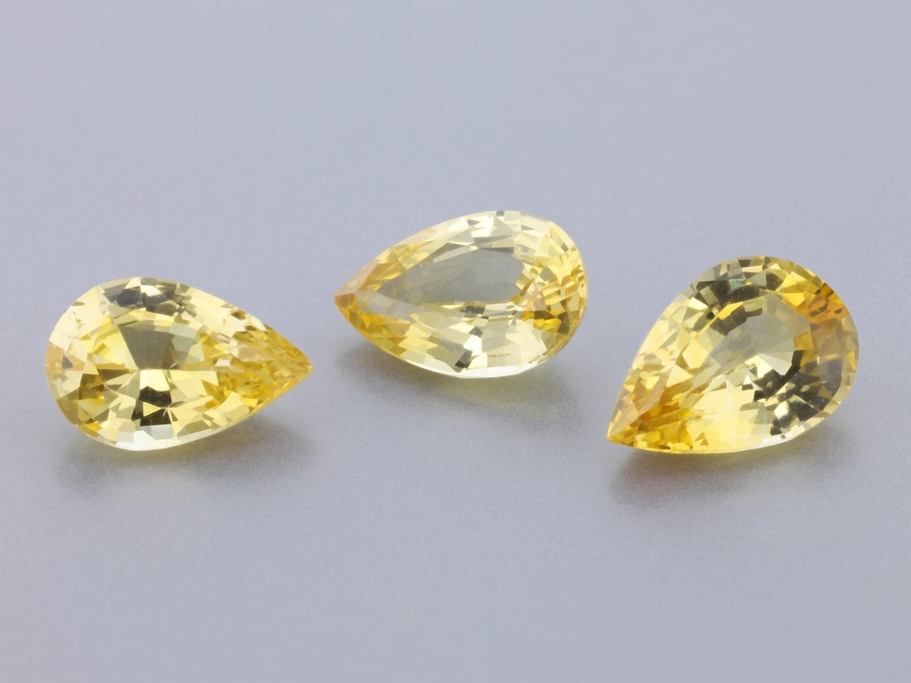 [SYP0604A] Yellow Sapphire 6x4mm Pear Shape Mid
