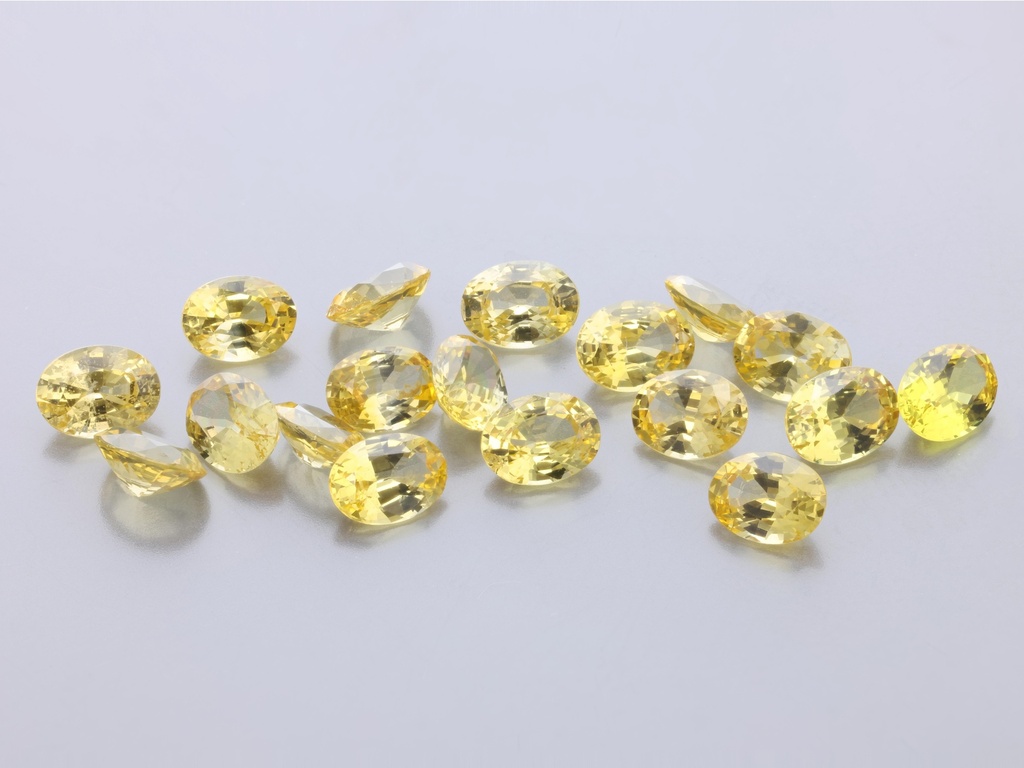 [SYVB0403] Sapphire 4x3mm Oval Mid Yellow