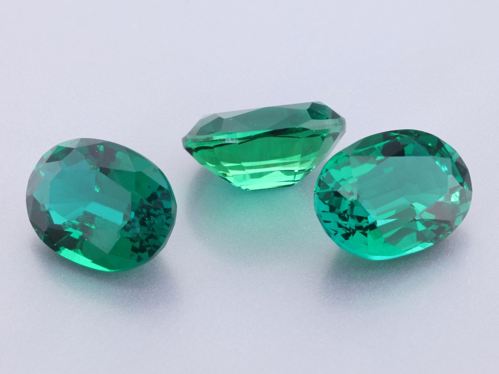 Hydrothermal/Lab Grown Emerald 8x6mm Oval