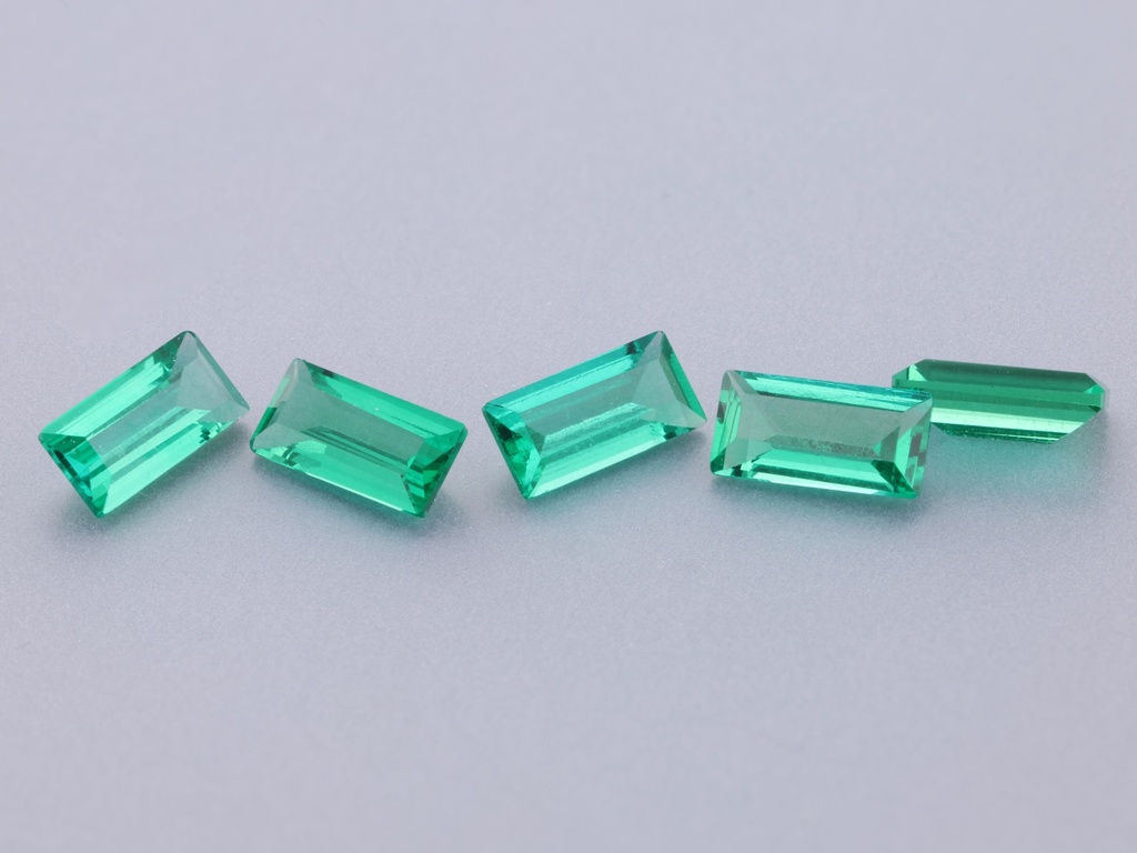 Hydrothermal/Lab Grown Emerald 4x2mm Baguette