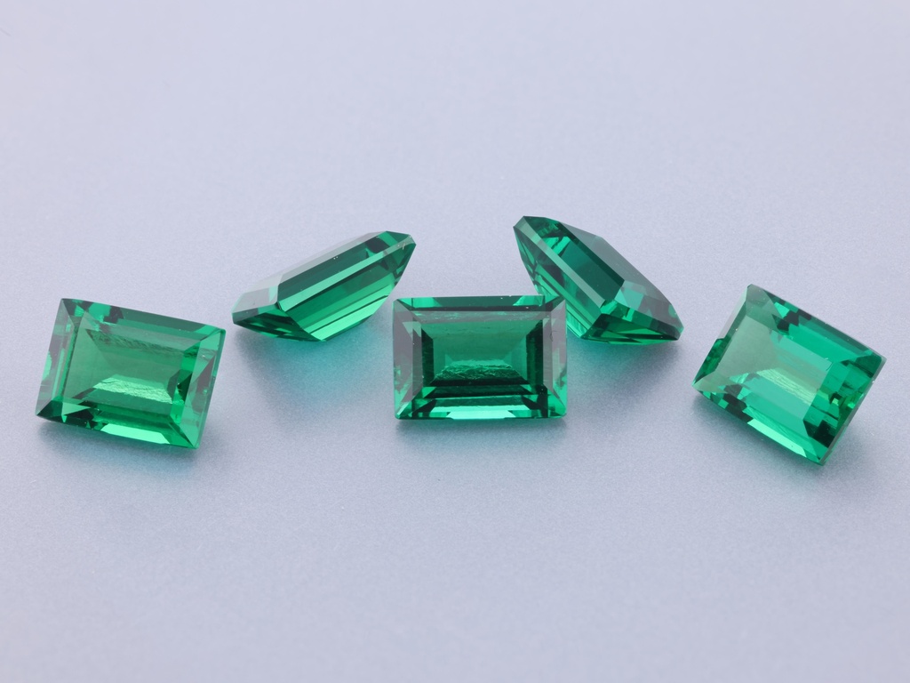 Hydrothermal/Lab Grown Emerald 7x5mm Baguette