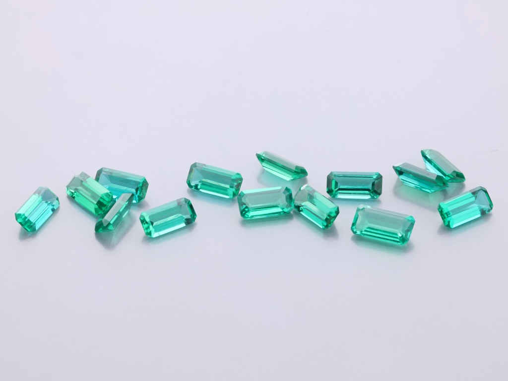 Hydrothermal/Lab Grown Emerald 4x2mm Emerald Cut